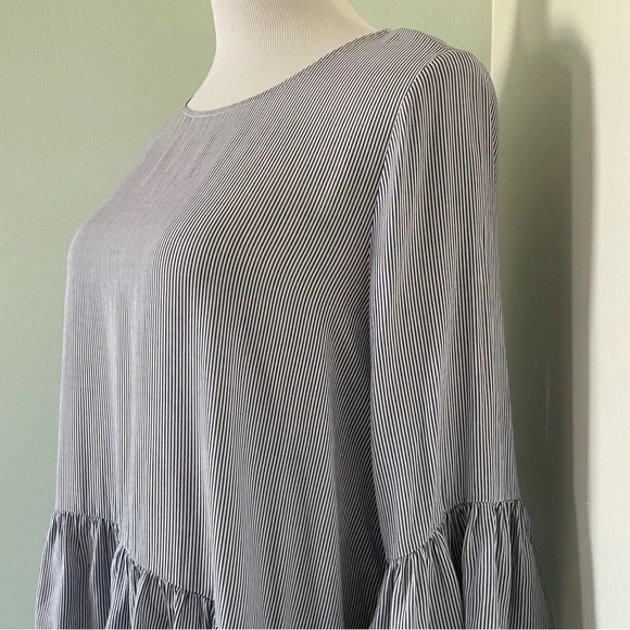 Simply Vera Wang Women’s Asymmetrical Blue Striped Blouse Size M - Picture 4 of 13